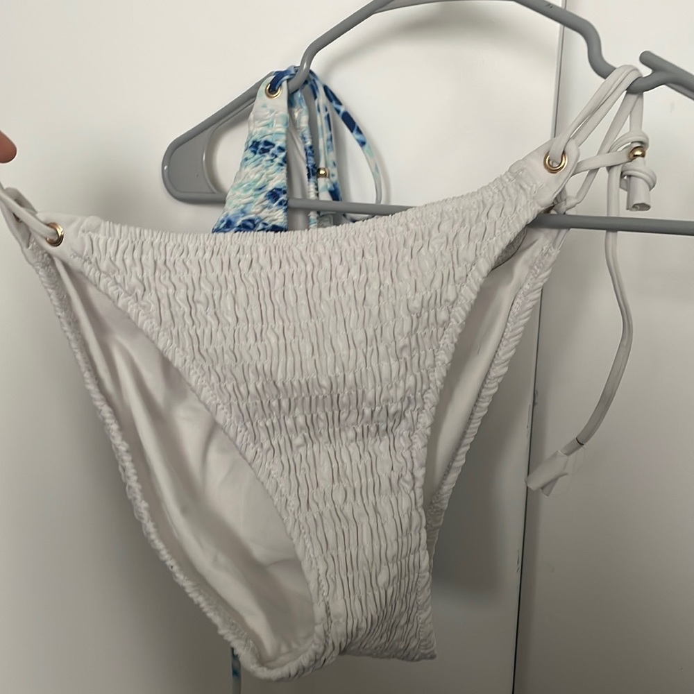 WORN ONCE VICTORIA’s SECRET BOTTOMS